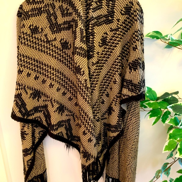 HP!🤩 Poncho - Picture 2 of 3